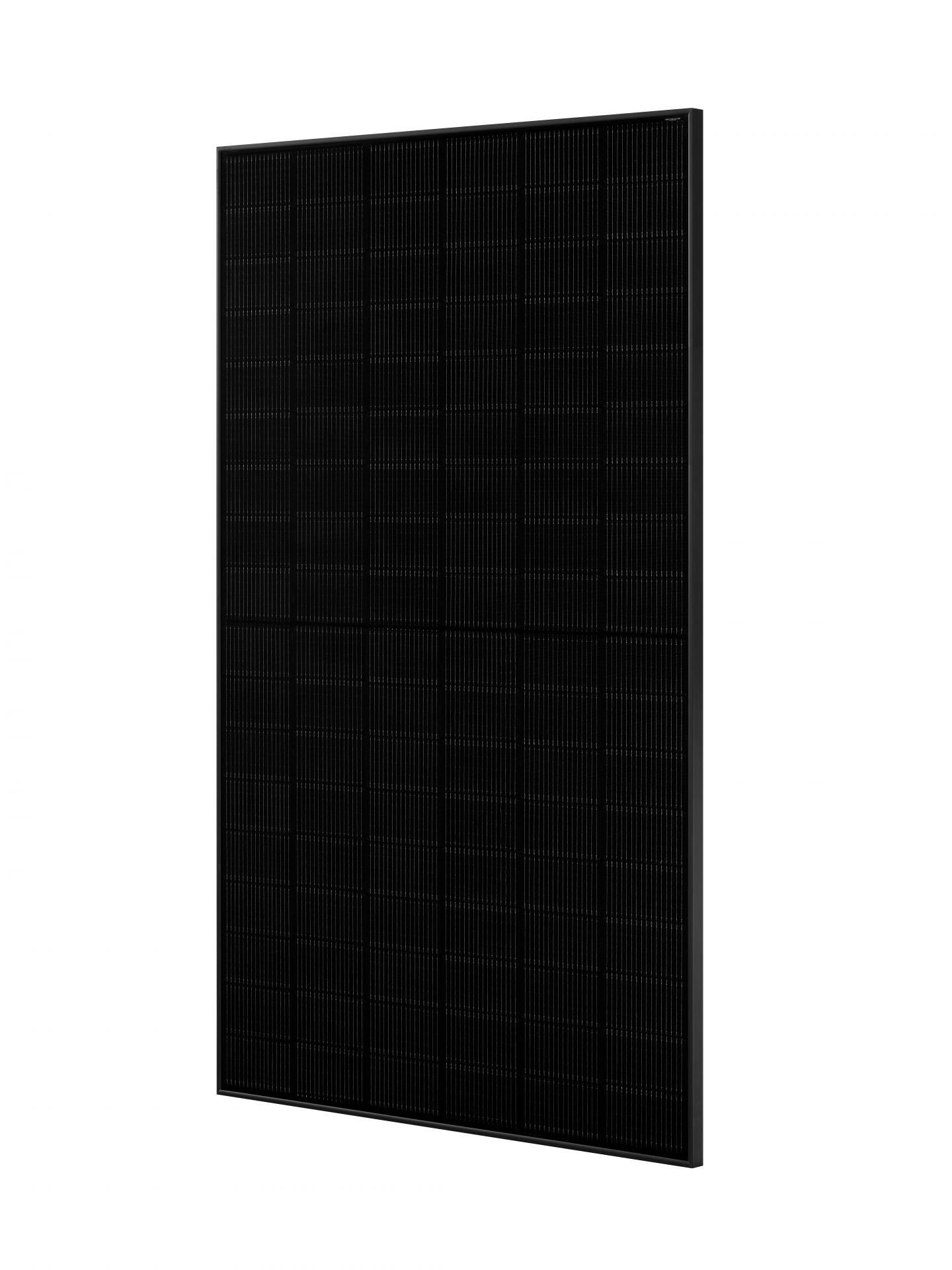 Ein einzelnes schwarzes Solarpanel vor weißem Hintergrund.